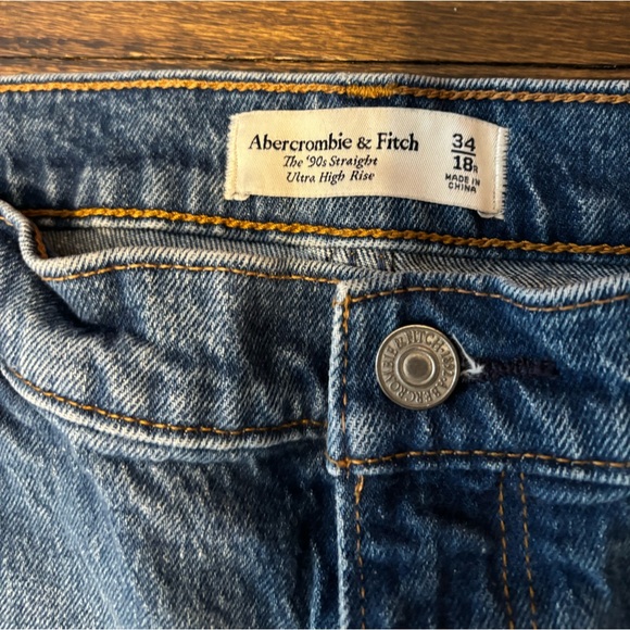 Abercrombie & Fitch Curve Love 90s Striaght Highrise Denim Jeans - Picture 2 of 4